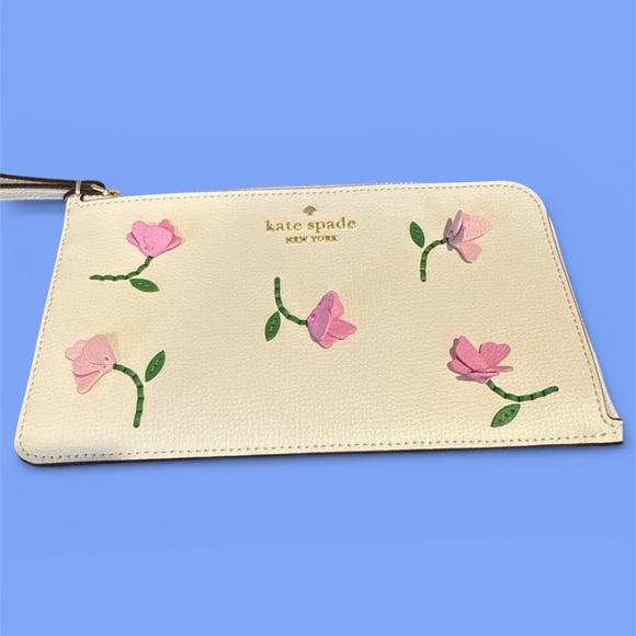 kate spade Handbags - Kate Spade New York Lucy Applique Medium L-Zip Wristlet